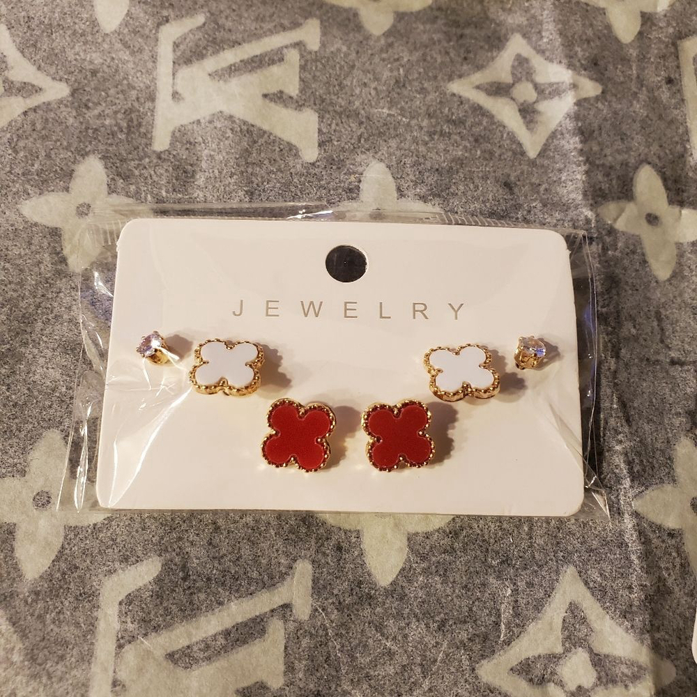 Women's Clover & Stud Earrings Red & White